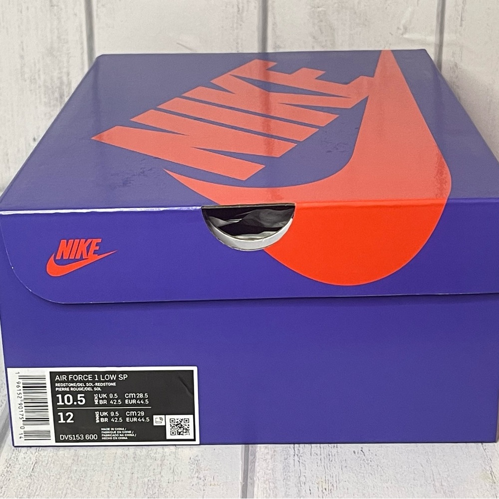 NIKE Men's  Air Force 1 Low Somos Familia Redstone size 10.5 US - Picture 12 of 12